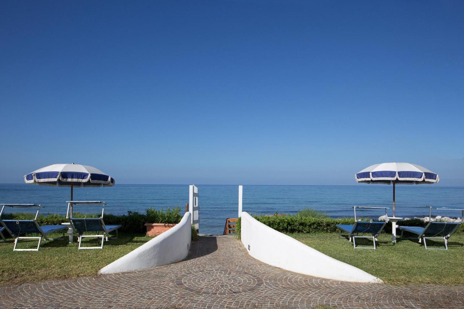Torre San Vito Hotel Villaggio Geata Exterior foto